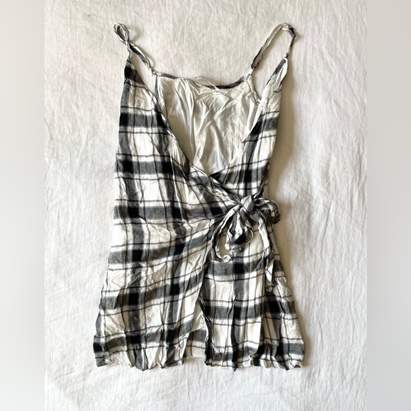 🚨4/$10🚨 The Impeccable Pig “That's A Wrap Dress” - Picture 2 of 8